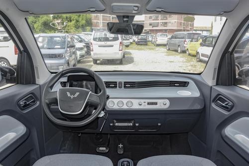 售价3.28-6.98万元，外观设计时尚，五菱宏光MINIEV值得入手？