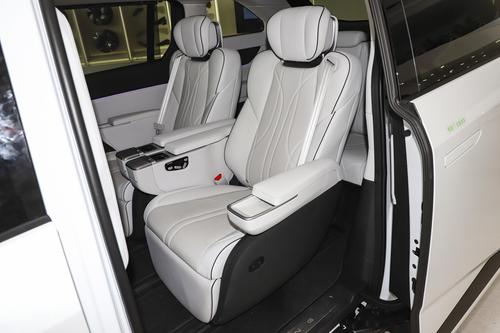 大7座空间+安全车身，配800V快充，限时0息0首付，这车家用合适