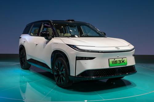 丰田铂智3X：竞争中国品牌纯电SUV，大沙发+小桌板，明年3月上市