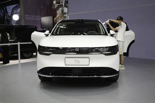 极氪7X首批量产下线，800V电动SUV市场新势力