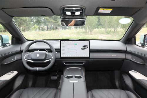 深蓝S7 620Max 纯电版 轴距2900mm 纯电续航620KM 售价20.29万