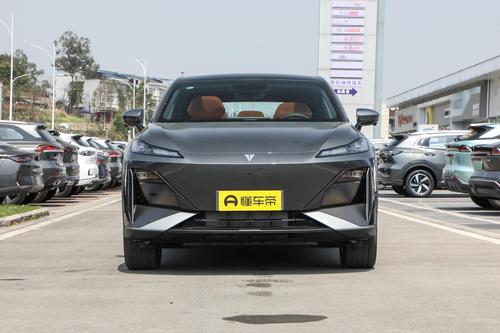 低配卖14.99万，中型SUV定位，6月销量7310台的深蓝S7实力如何？