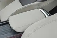 前排中央扶手