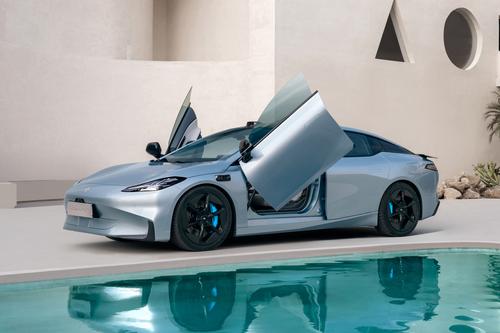 又一性能轿跑登场，4秒俱乐部+800V架构，送剪刀门，这车真带劲！