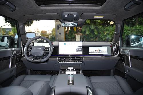 硬派越野来袭，越野性能强悍，标配三把锁，猛士917高地雄狮够劲