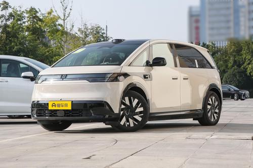 "宝宝巴士"来啦！27.99万起，配激光雷达+270度电动座椅，真香！