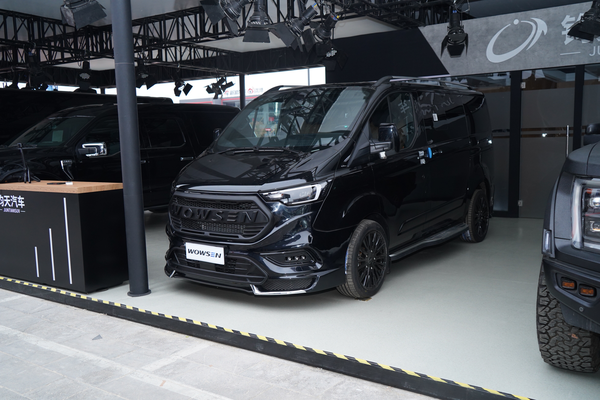 福特黑武士 2025款 2.0T 追光版厂商_基本信息图