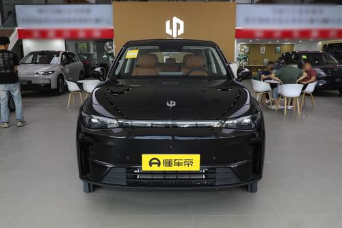 零跑C10：轴距2825mm，提供L2级辅助驾驶，家用代步选它如何？