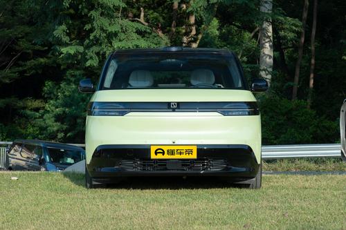 定位中型MPV，极致空间，多变布局，极氪MIX适合家用