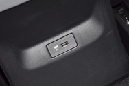 后排1个USB