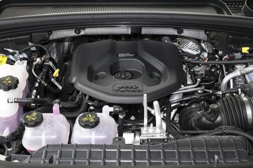 硬派越野看这车，美系品质，2.0T插混+全时四驱，关键价格有优惠