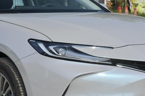 14.78万买混动凯美瑞，油耗4.2L，支持华为互联，配双叉臂悬挂！