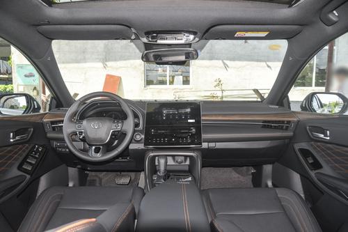 B级车看这款，轴距2870mm，配置丰富，带你看亚洲龙