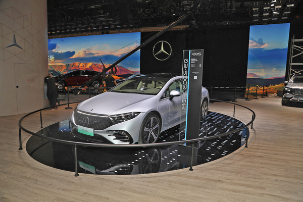 奔驰EQS 2022款 EQS 450+ 先型特别版方向盘调节_内部配置图