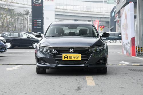 热门中型轿车对比，本田雅阁与特斯拉Model 3该怎么选？