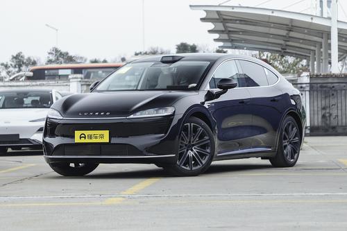 同为大五座纯电SUV，智界R7与Model Y，买谁更合适？