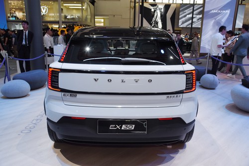 国产沃尔沃EX30正式上市，小型SUV新选择，售价20.08-25.58万元