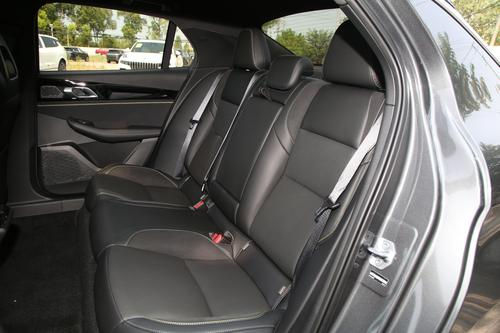 轿跑性价比之选，CMA架构+8155芯片+15.4英寸大屏，年轻人看过来