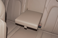 第三排中央扶手