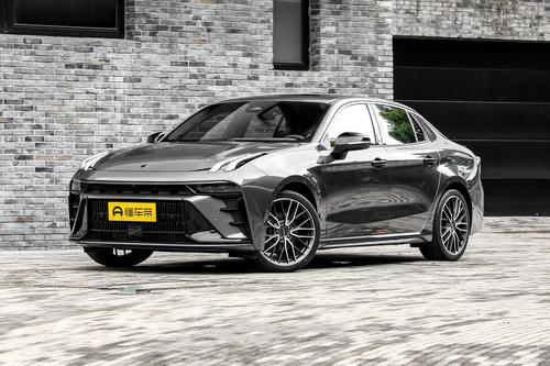 颜值高动力强，百公里油耗6.8升，实拍评测2023款领克03！