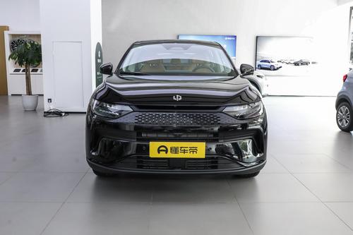 轴距2930mm，搭高通8295芯片+3块大屏，这款SUV家用值得选？