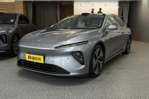 标配空气悬挂，双电机四驱，3.8s破百，蔚来ET7值得入手吗？