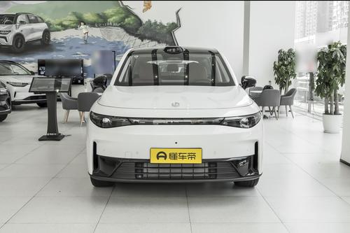 可油可电，配8295芯片，综合续航1190km，零跑C10这款如何呢？