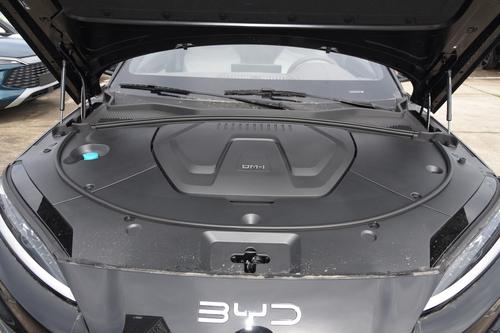 对标宋PLUS DM！这车空间大动力足，还有零重力座椅，带劲不？