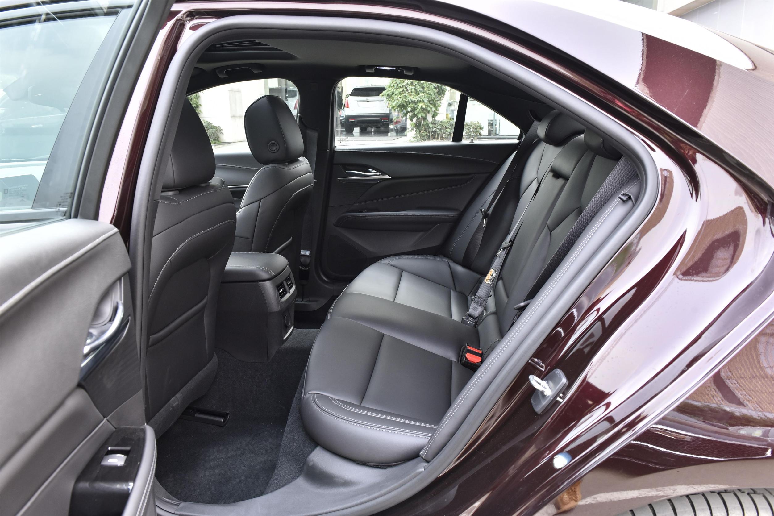 凯迪拉克ct4壁纸_凯迪拉克ct4_凯迪拉克ct4空间图片_22/695张图片