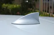 鲨鱼鳍车顶天线