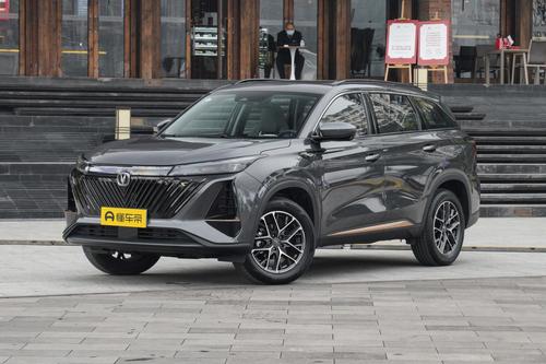 外观帅气+科技智能，轴距2710mm，长安CS75 PLUS适合家用