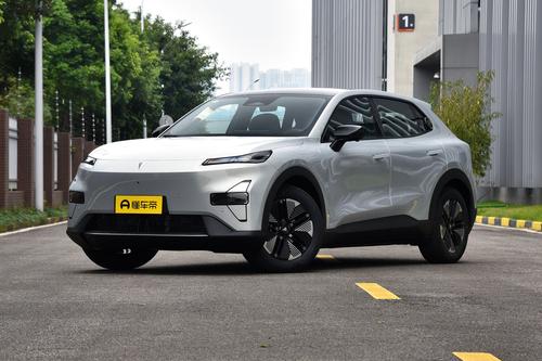 11.99万起售，轴距2880mm+女王副驾，深蓝S05实力如何？