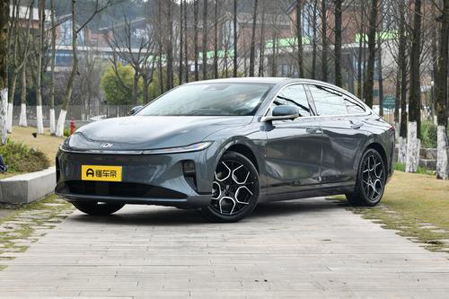 新启源A07实拍，轴距2900mm，中大型车，纯电续航710km，适合家用