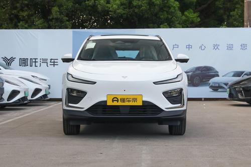 售价11.48万，轴距2700mm，纯电续航501km，哪吒X适合家用吗？