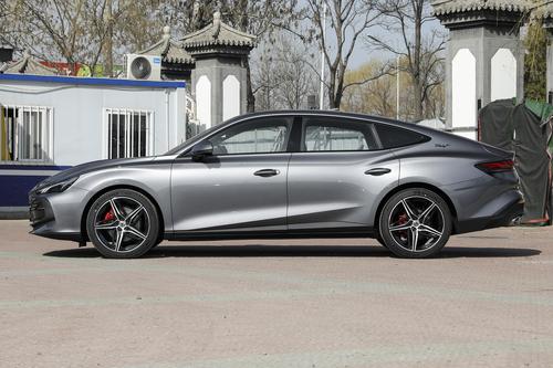 不用17万就可以很快乐，名爵中型轿车MG7只需6.5s就可以破百