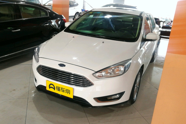 福克斯 2015款 三厢 EcoBoost 125 自动超能风尚型前/后扶手_座椅配置图