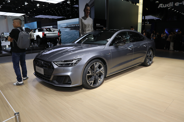奥迪A7L 2024款 55 TFSI quattro S-line 志远型曜黑套装驱动方式_底盘/转向图