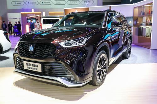 最高补贴2.3万，大空间7座布局+2.5L双擎混动，皇冠陆放香吗？