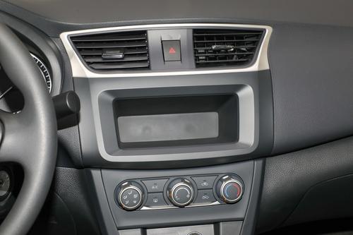 离谱，继本田飞度之后，2025款日产轩逸低配也取消了收音机