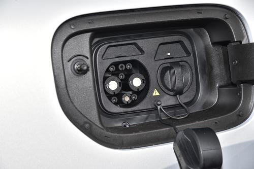 长安这次用心了，这车入门即顶配，颜值高又好开省油，家用可入