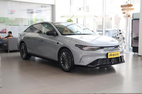 15.58万的增程轿车，1276公里续航，配高通8295P芯片！