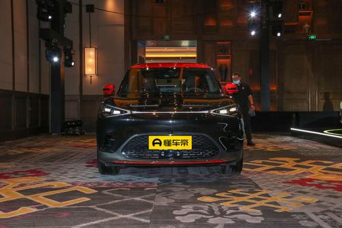 百公里加速3.9秒，续航500公里，实拍评测smart精灵#1性能版！