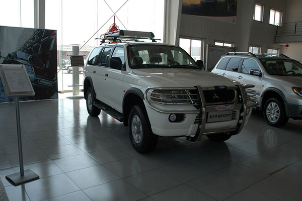 帕杰罗速跑 2004款 2.4L 手动两驱GLX厂商_基本信息图