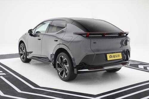 领克新车上市，13.59万起售，下订即可免费升级14颗哈曼卡顿音响