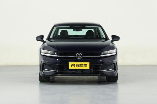 大众迈腾：新款车机+智驾升级，提供三块大屏表现如何？