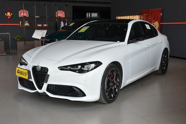 Giulia朱丽叶 2024款 2.0T 280HP  Dragon Edition 龙曜限定版厂商_基本信息图