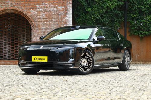 华为系超豪华行政轿车，鸿蒙智行加持，尊界S800到底有多强？