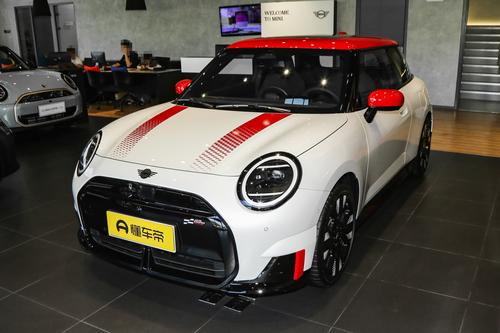 新车 | 最大功率190千瓦/配备JCW专属标识，全新电动MINI JCW到店