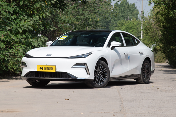 银河星耀8 PHEV 2025款 130km EM-i 尊享版电池容量(kWh)_电池/充电图