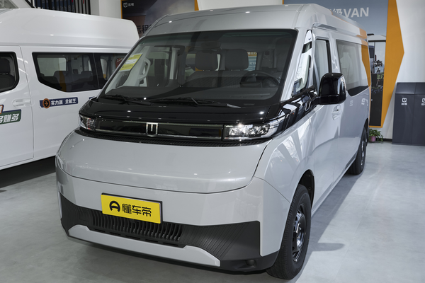 超级VAN 2025款 驭程版行动派中轴中顶 68kWh厂商_基本信息图